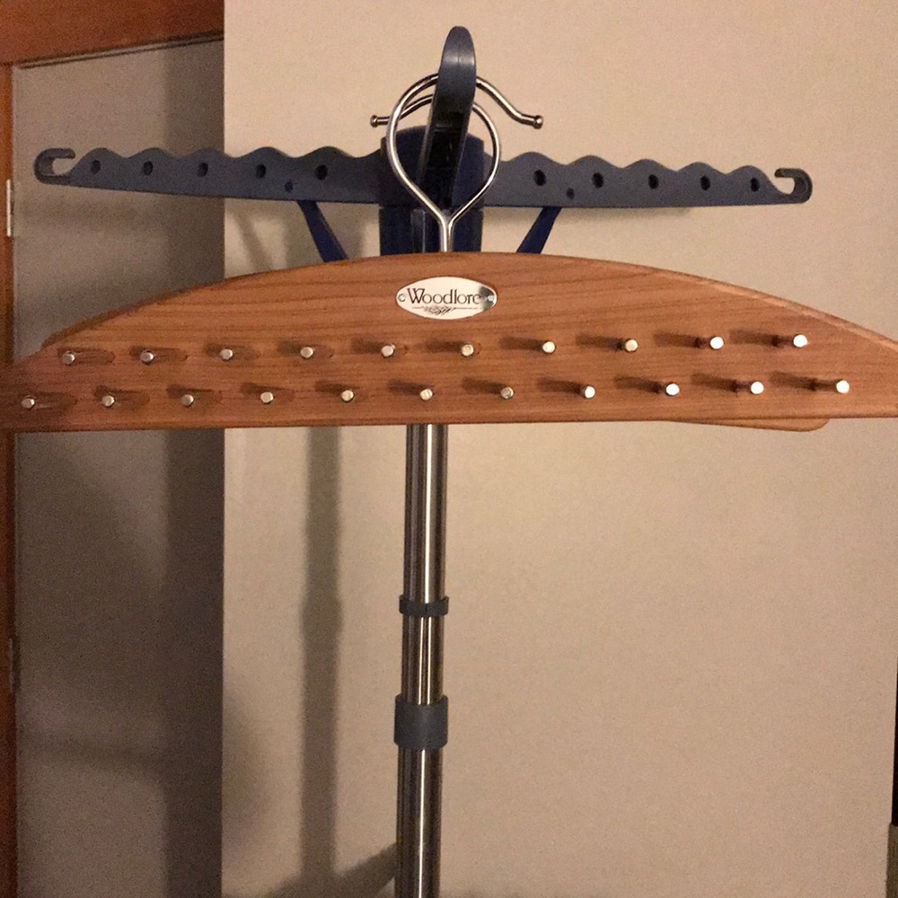 Tie rack